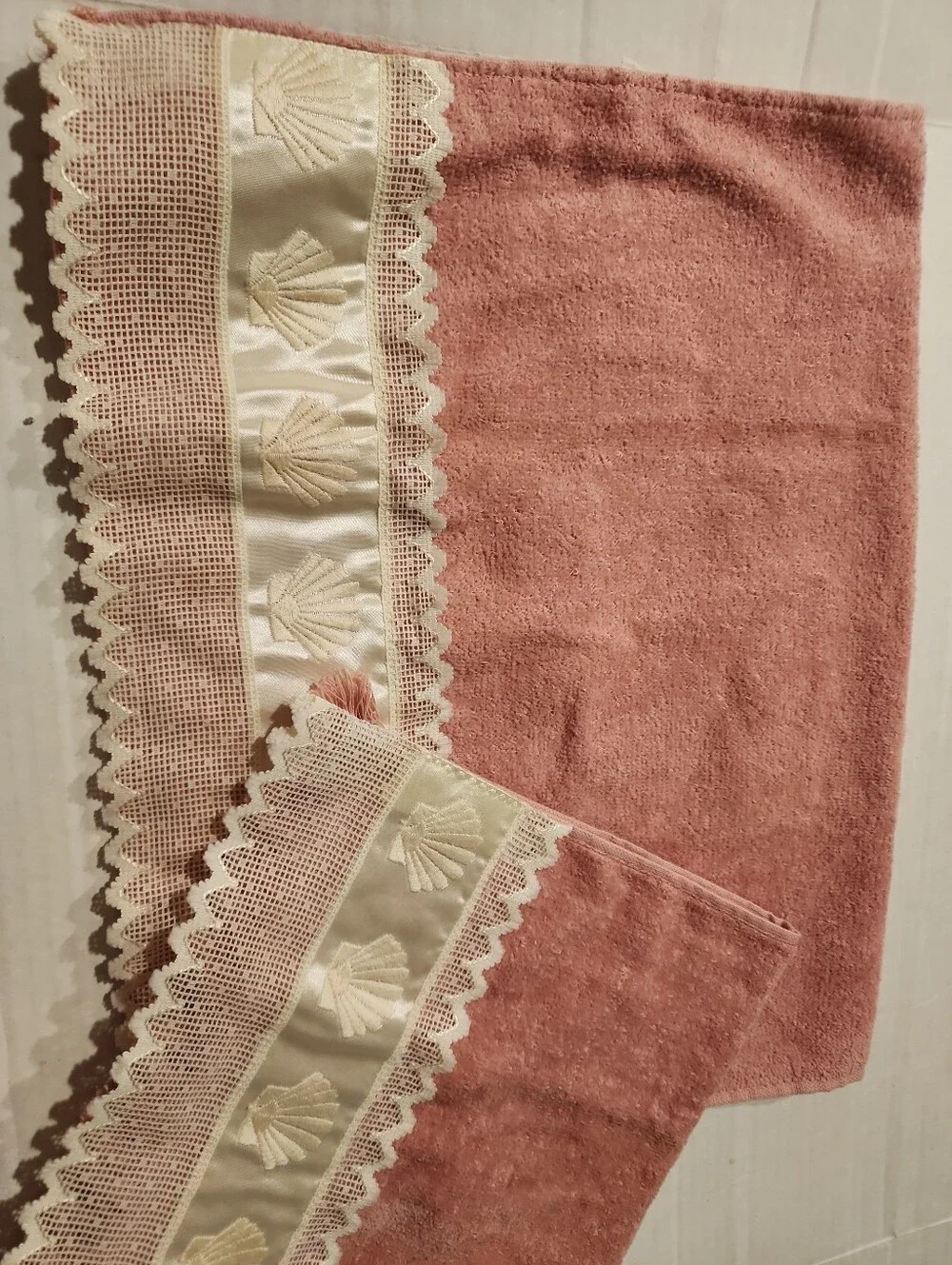 Cannon Vintage Hand Towel Wash Cloth Pink Shell-Trim Bath Set Lace Cotton Cream